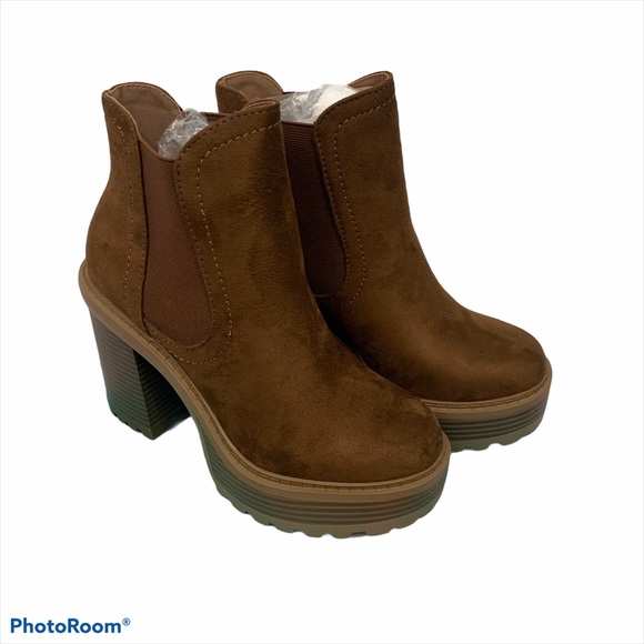 Soda Shoes - SODA Camila platform booties in chestnut